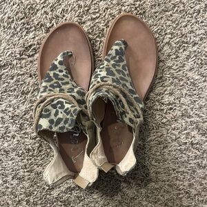 Very G Brown Sandals with Chic Design